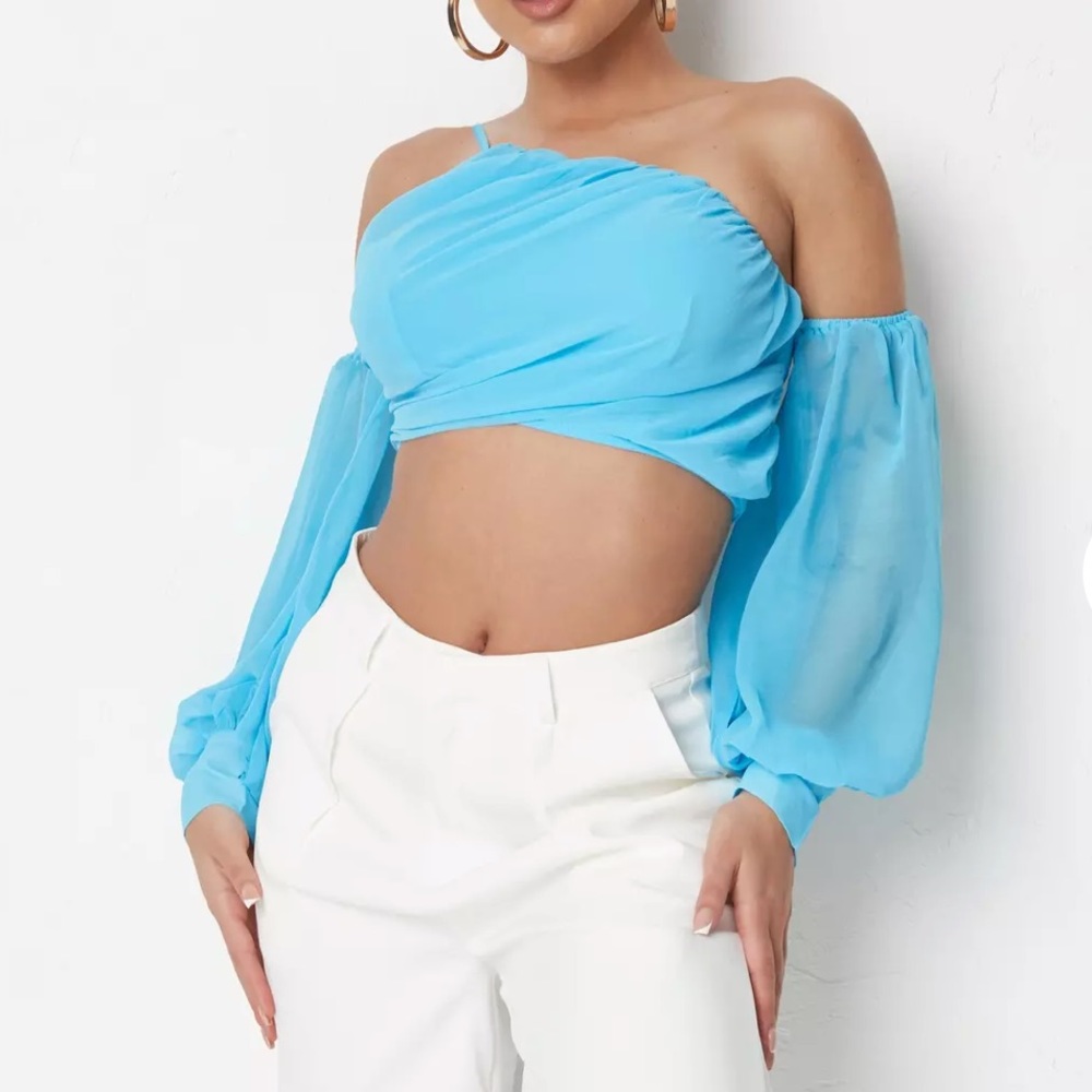 NWT Missguided cold shoulder balloon sleeve crop